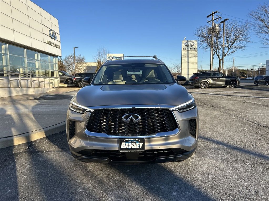Certified 2024 INFINITI QX60 Sensory w/ Vision Package image 3