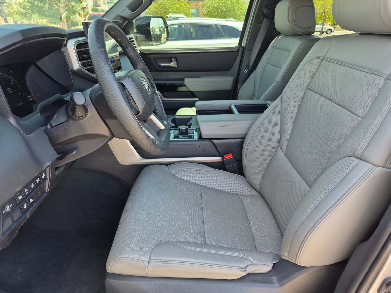 Used 2025 Toyota Tundra Limited AWD/4WD image 17