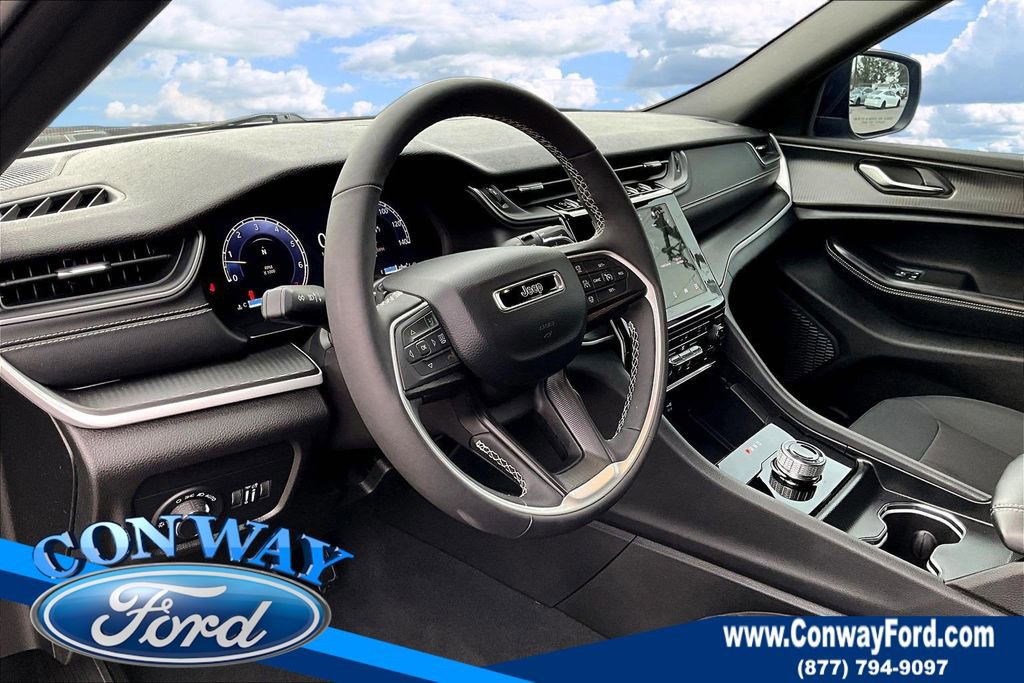 Used 2025 Jeep Grand Cherokee L Laredo w/ Luxury Tech Group I image 19