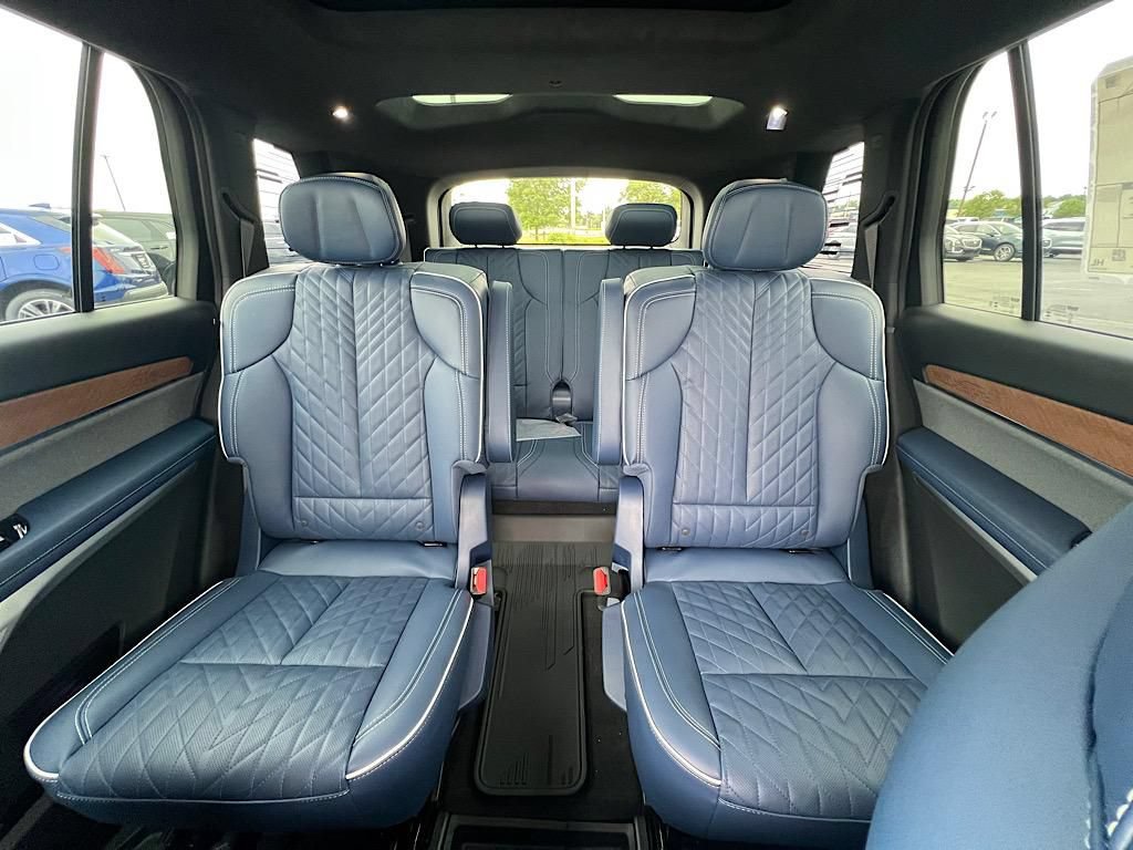 New 2026 Cadillac Vistiq Premium Luxury w/ LPO, Floor Liner Package AWD/4WD image 14