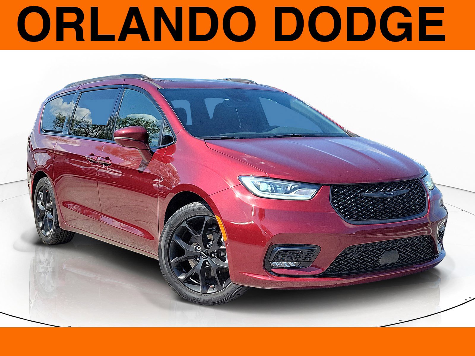 Used 2021 Chrysler Pacifica Touring-L w/ Uconnect Theater Family Group FWD image 1