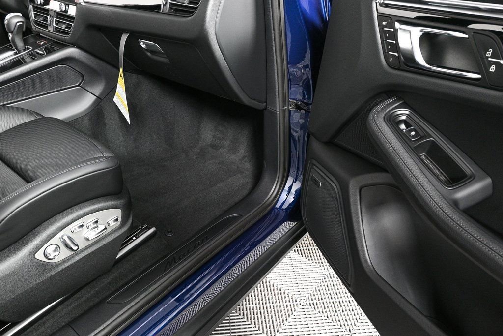 Certified 2026 Porsche Macan image 26