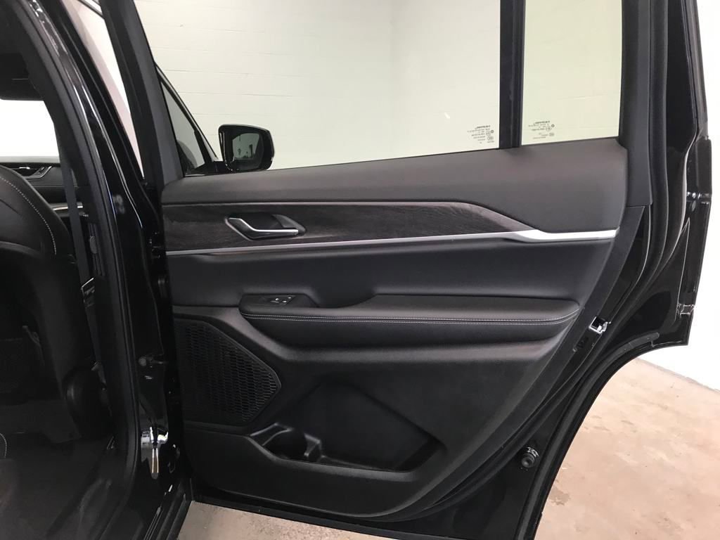 New 2025 Jeep Grand Cherokee L Limited image 38