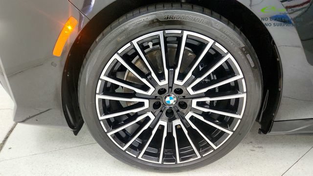 Used 2025 BMW i7 xDrive60 w/ Executive Package RWD image 74