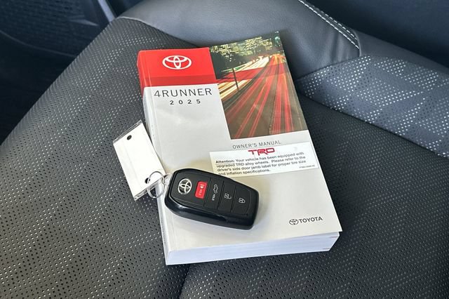 Used 2025 Toyota 4Runner TRD Off-Road Premium AWD/4WD image 11
