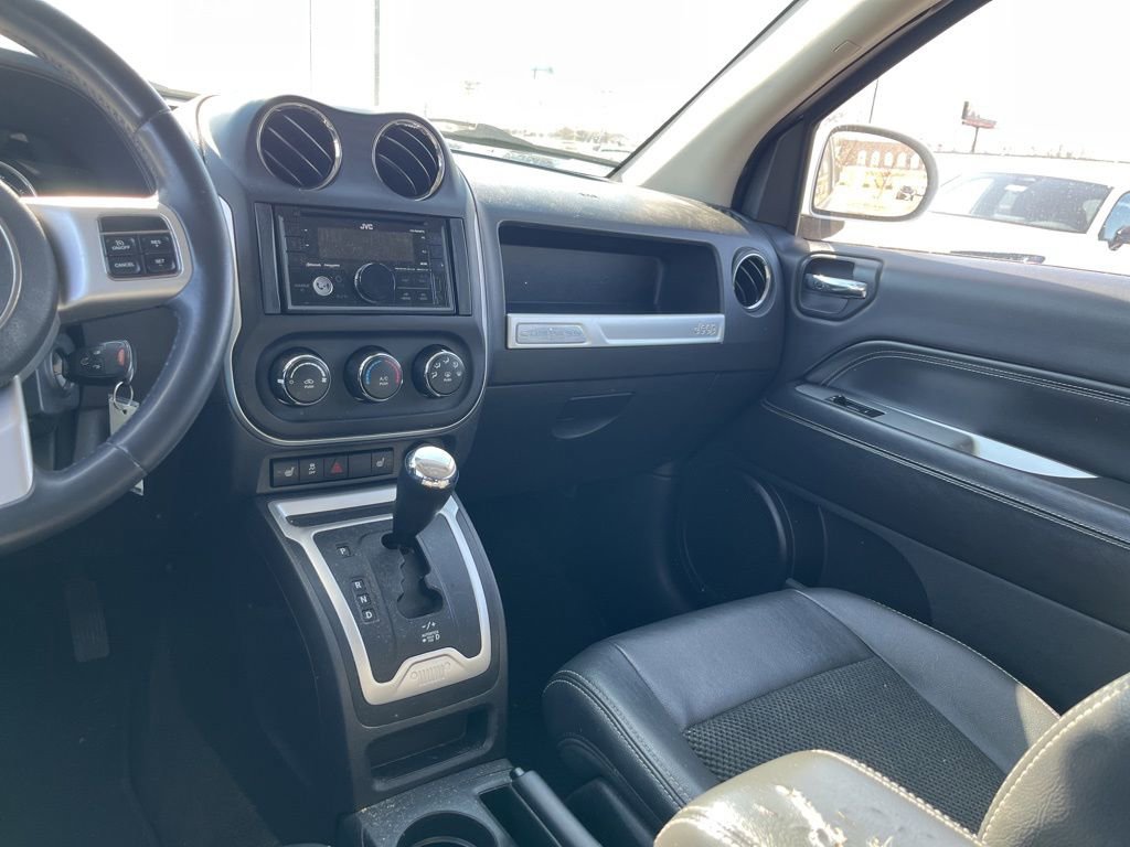 Used 2015 Jeep Compass Latitude image 28
