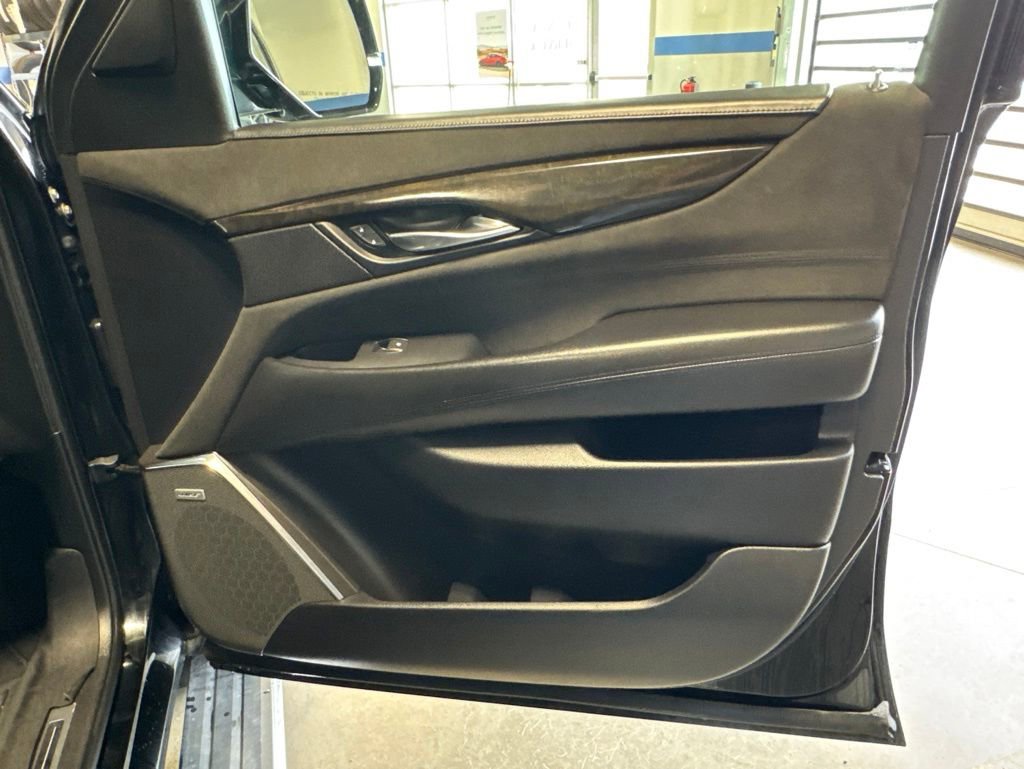 Used 2017 Cadillac Escalade Platinum AWD/4WD image 36