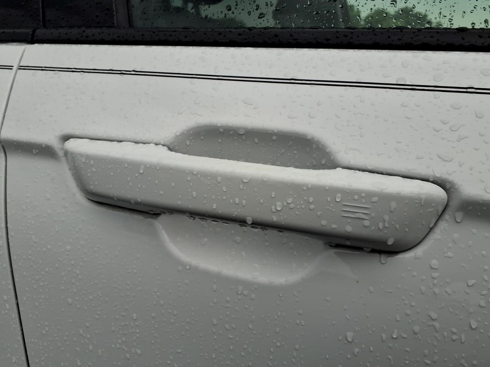 Used 2023 Jeep Grand Cherokee Laredo AWD/4WD image 18