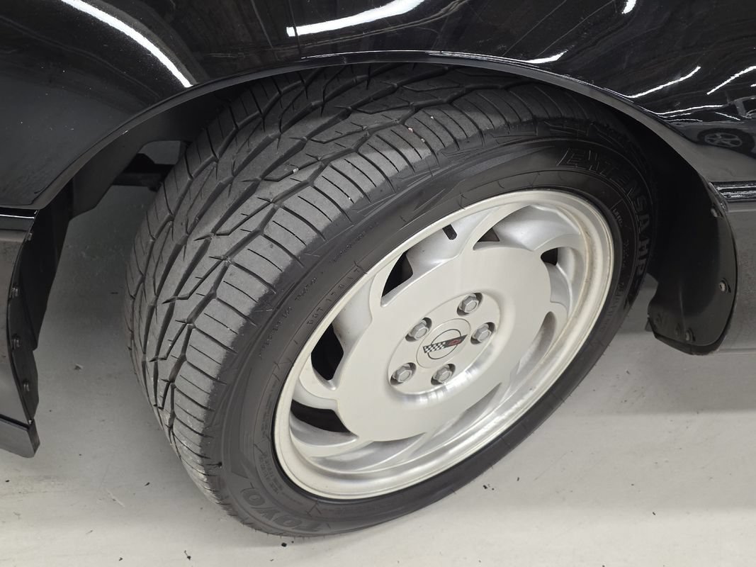 Used 1995 Chevrolet Corvette Coupe RWD image 34