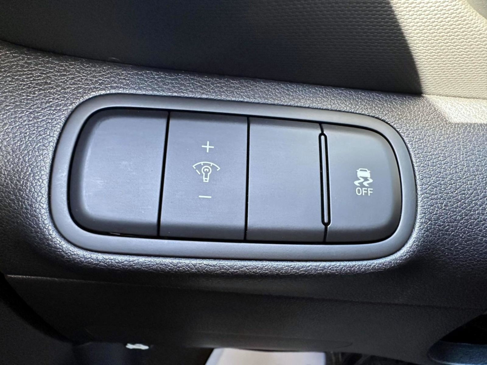 Used 2025 Hyundai Venue SE FWD image 14