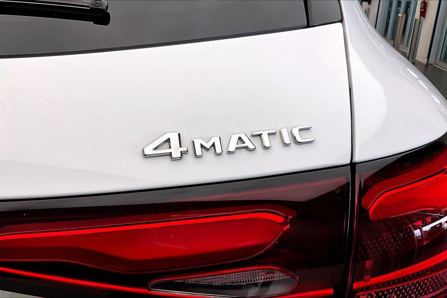 Used 2024 Mercedes-Benz GLC 300 4MATIC image 10