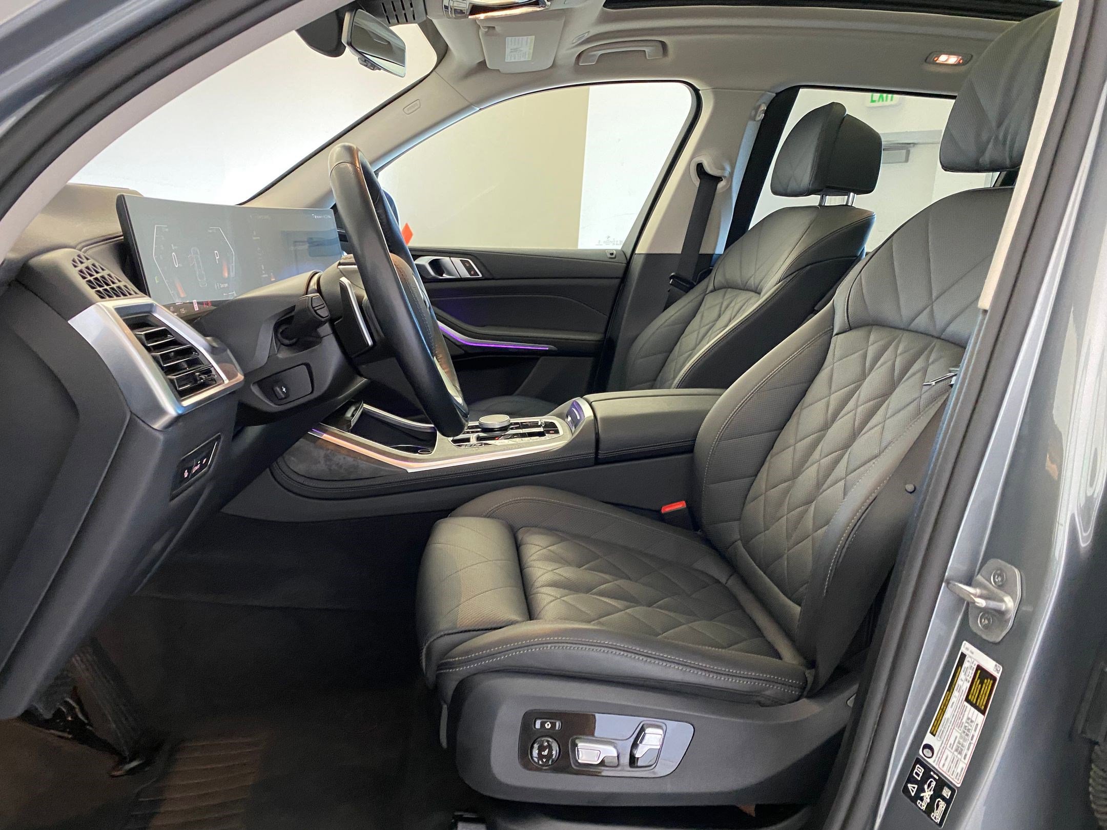 Certified 2025 BMW X7 xDrive40i image 5