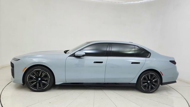 Used 2024 BMW 740i xDrive w/ Premium Package image 10