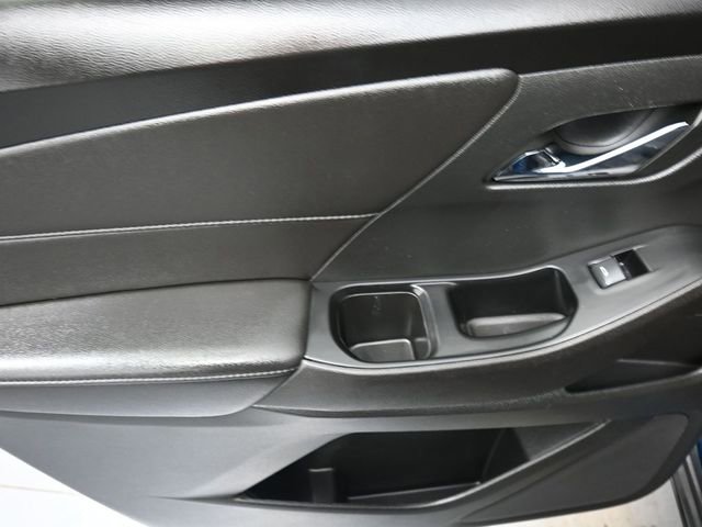 Used 2023 Chevrolet Traverse LT image 19