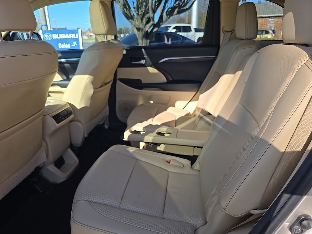Used 2016 Toyota Highlander Limited image 25