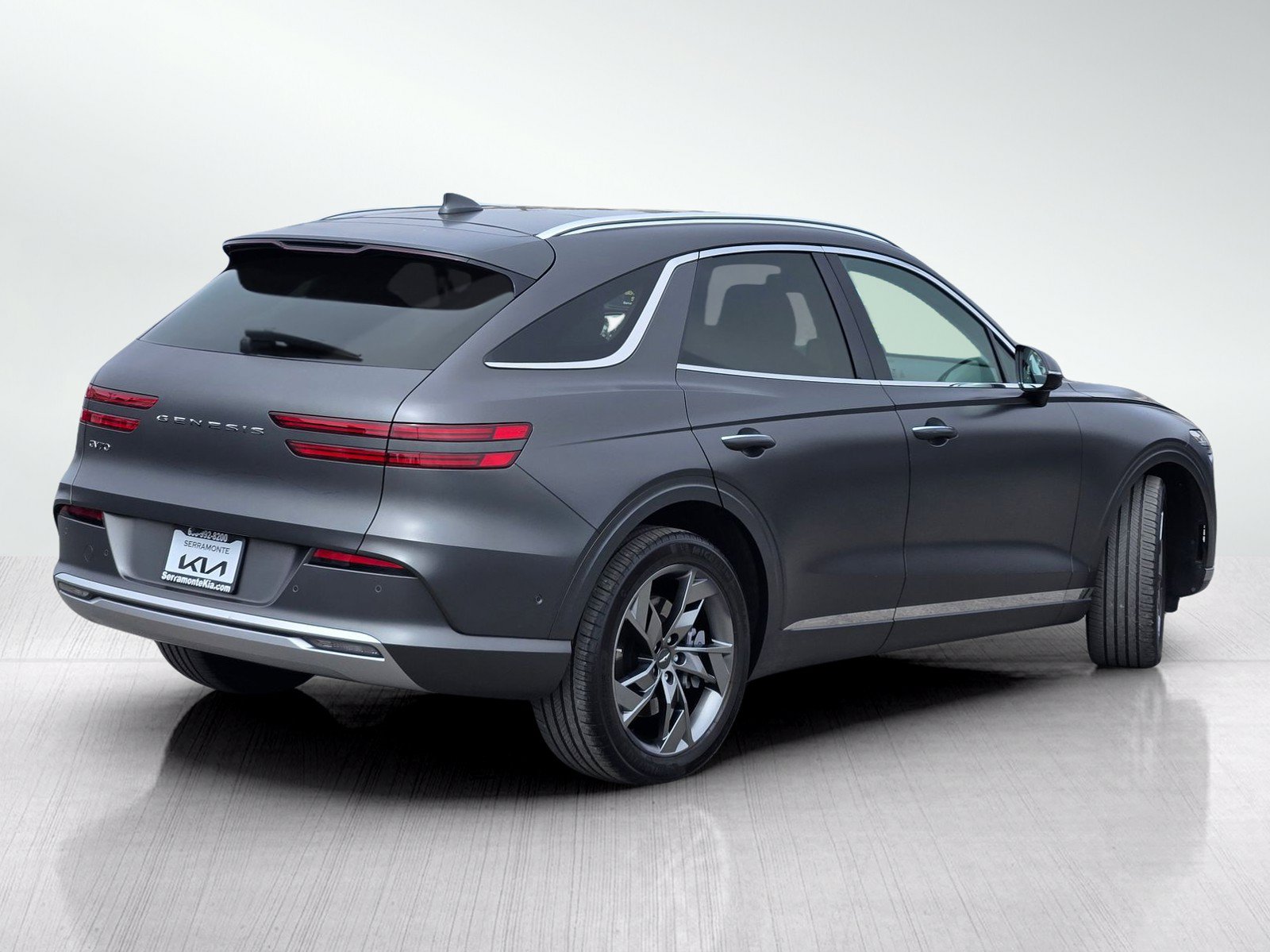 Used 2023 Genesis Electrified GV70 AWD/4WD image 4