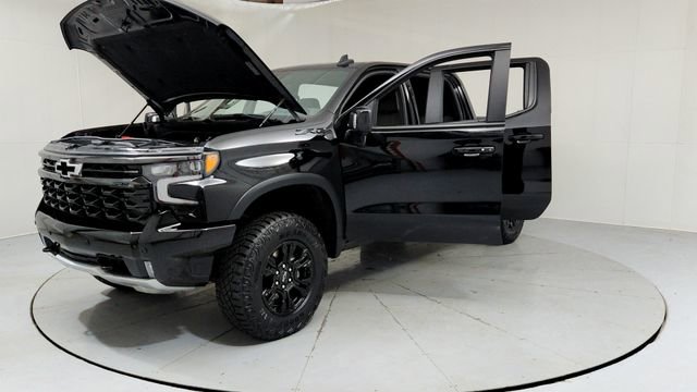 Used 2025 Chevrolet Silverado 1500 ZR2 w/ Technology Package image 9