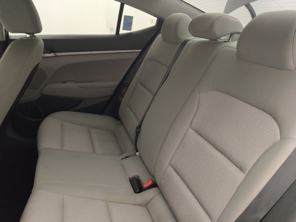 Used 2017 Hyundai Elantra SE FWD image 18