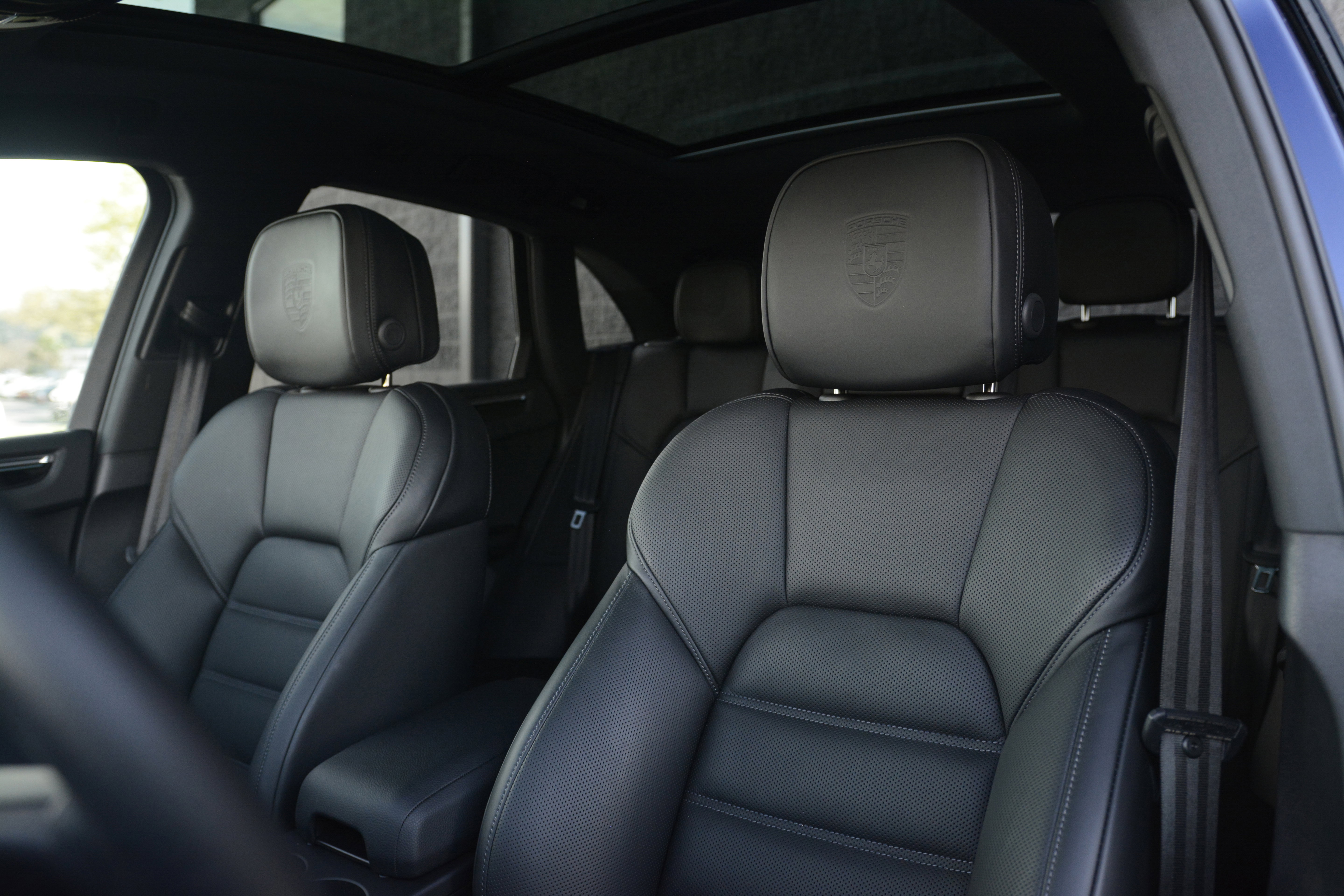 Certified 2026 Porsche Macan AWD/4WD image 5