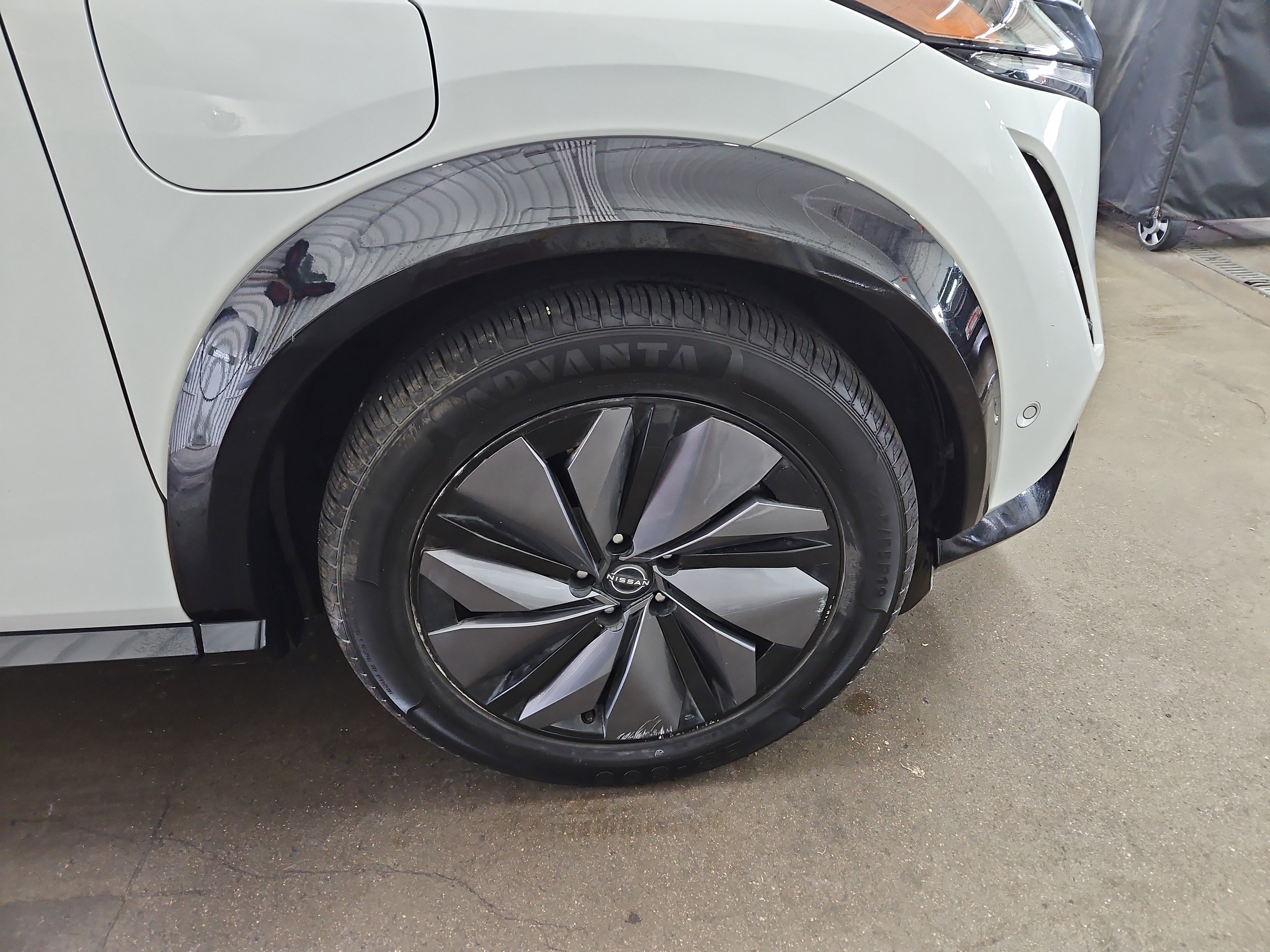 Used 2023 Nissan Ariya AWD/4WD image 23