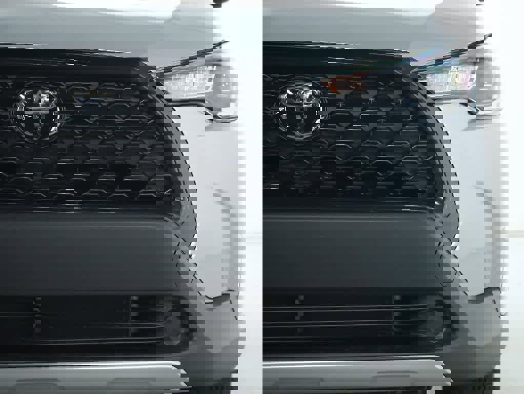 Used 2023 Toyota Corolla Cross L image 7