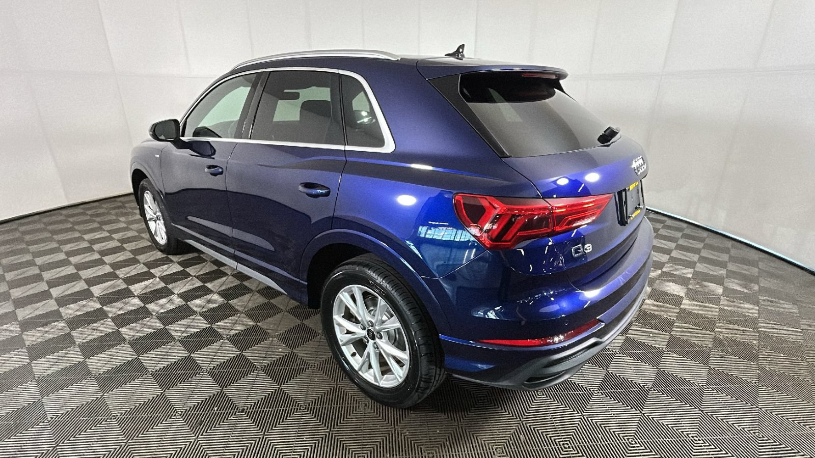 Used 2024 Audi Q3 2.0T Premium AWD/4WD image 4