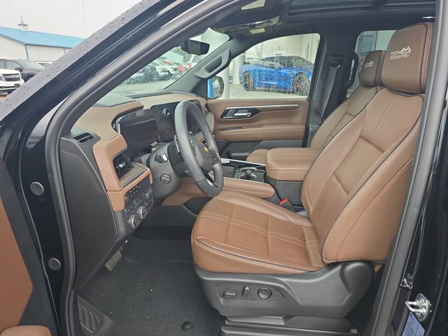 Used 2025 Chevrolet Suburban High Country image 11