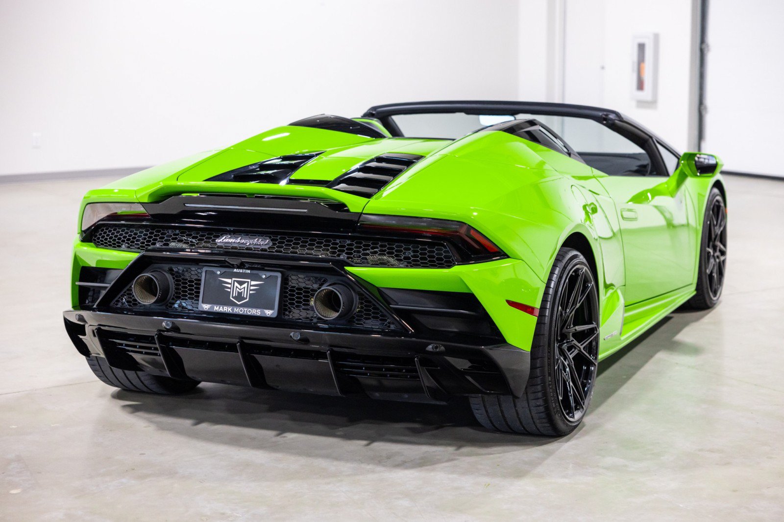 Used 2023 Lamborghini Huracan EVO AWD/4WD image 9