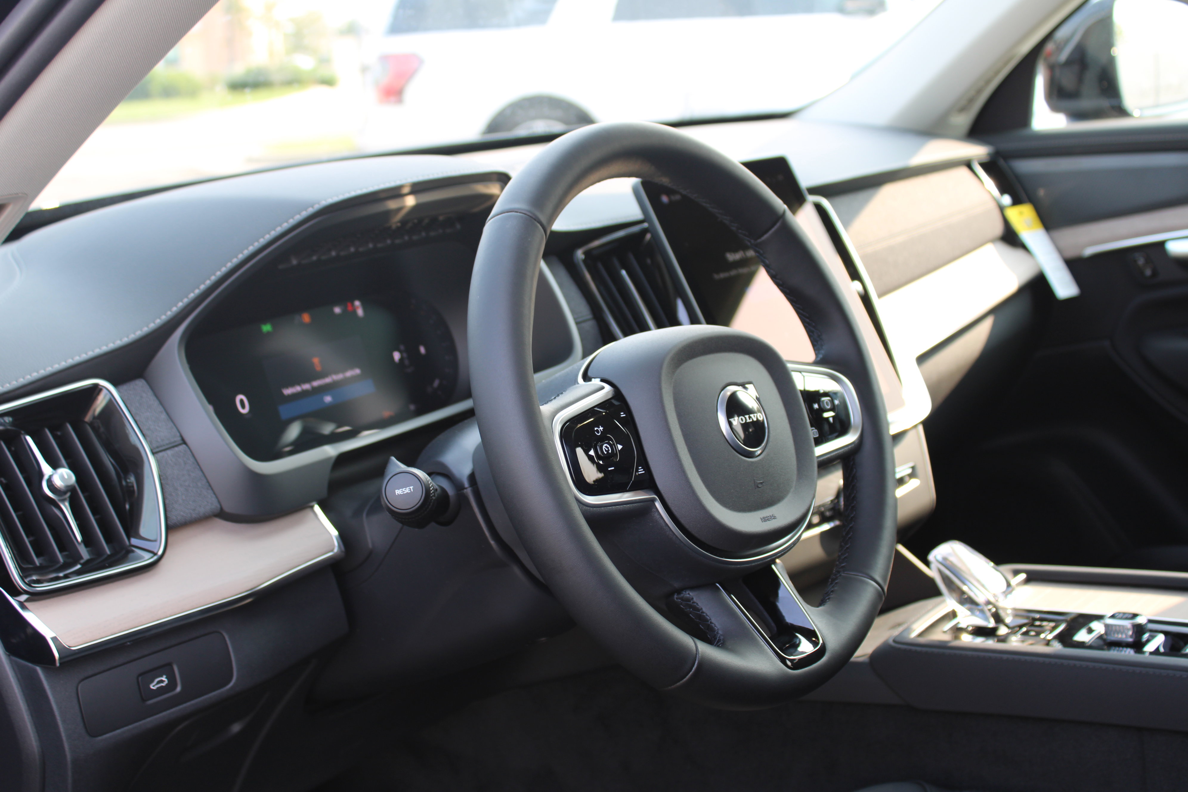 New 2026 Volvo XC90 B6 Plus w/ Protection Package Premier AWD/4WD image 57