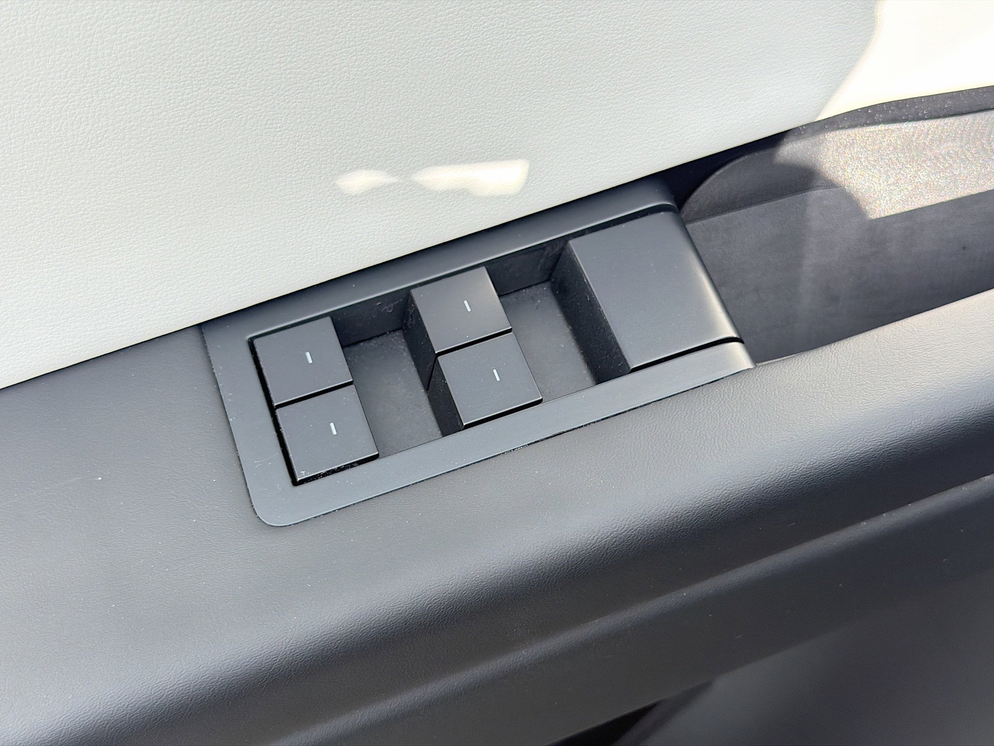 Used 2024 Tesla Cybertruck AWD Crew Cab image 23