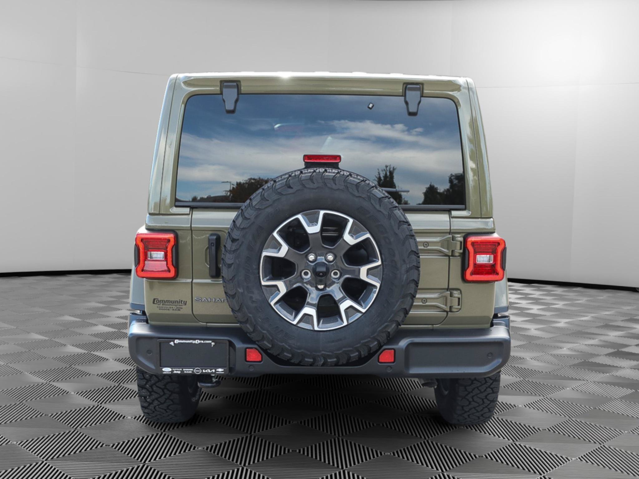 Used 2026 Jeep Wrangler Unlimited Sahara AWD/4WD image 5