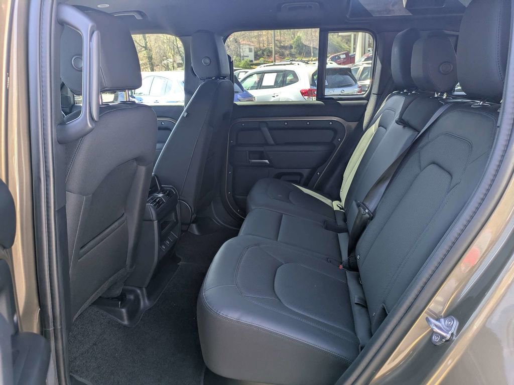 Used 2025 Land Rover Defender 110 S image 14