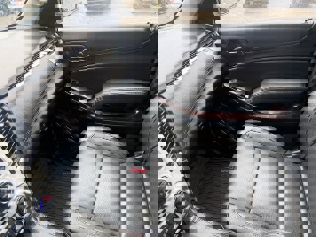 Used 2018 GMC Yukon XL SLT w/ Premium Edition image 18