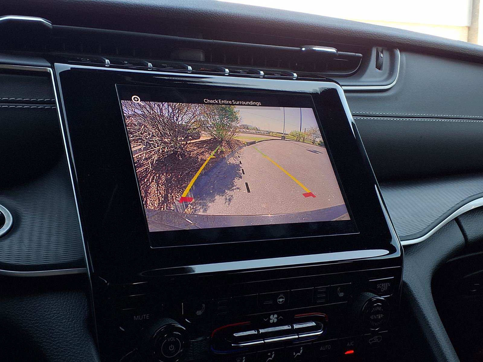 Used 2024 Jeep Grand Cherokee L Laredo AWD/4WD image 8