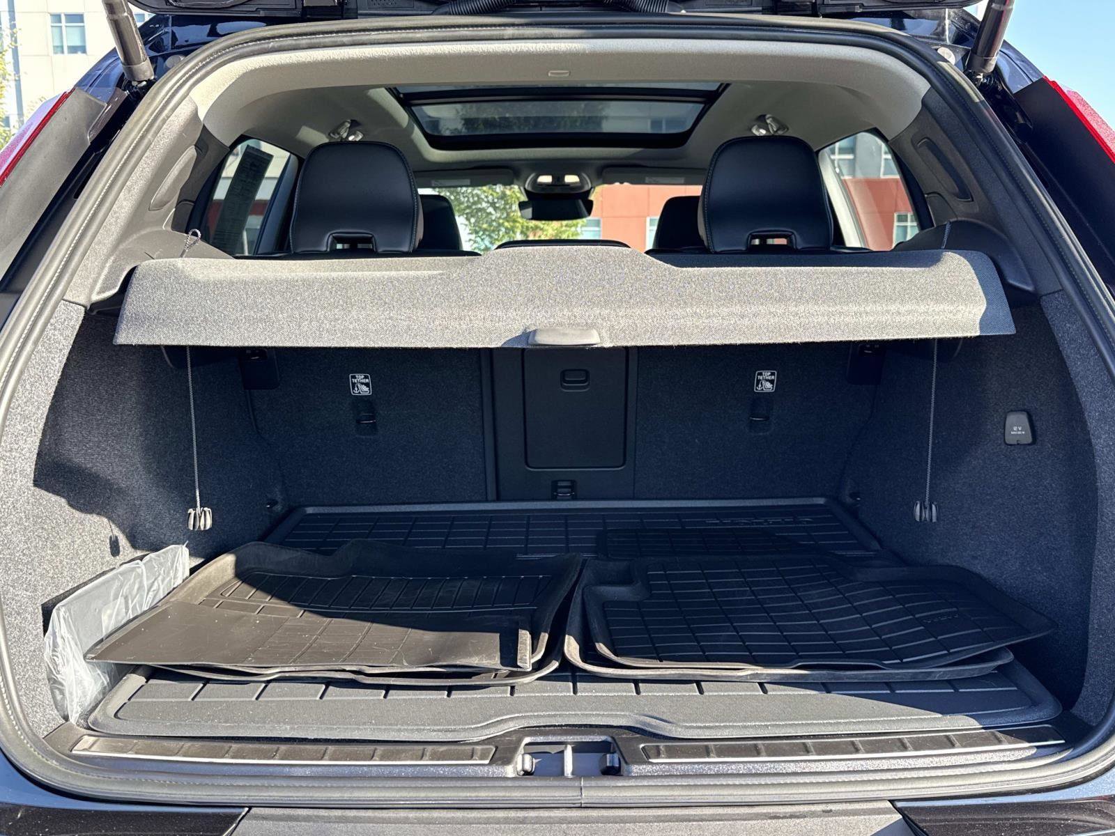 Used 2024 Volvo XC40 B5 Plus w/ Protection Package Premier image 21