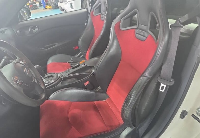 Used 2016 Nissan 370Z NISMO RWD image 4