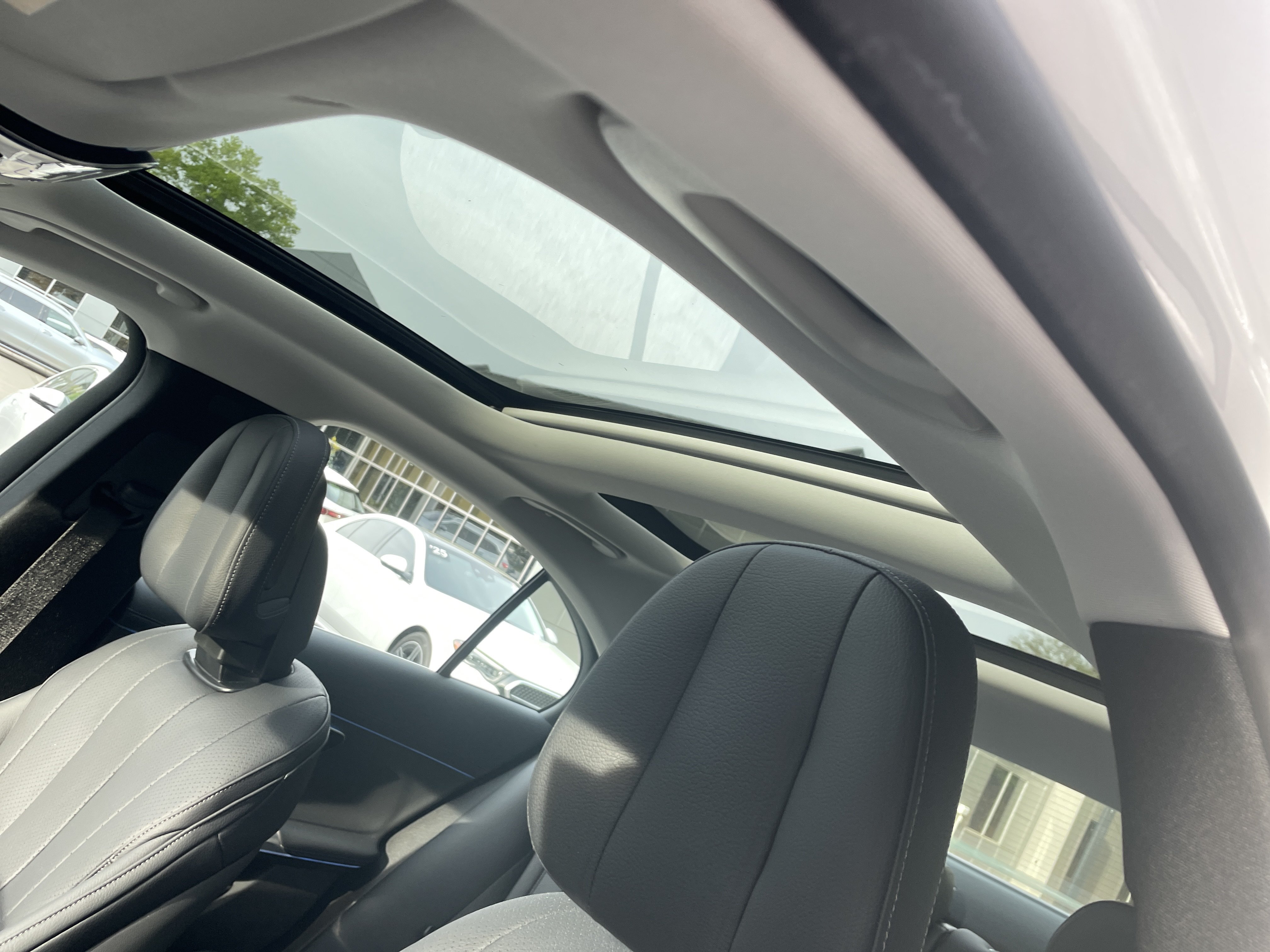 Used 2025 Mercedes-Benz E 350 Sedan image 23