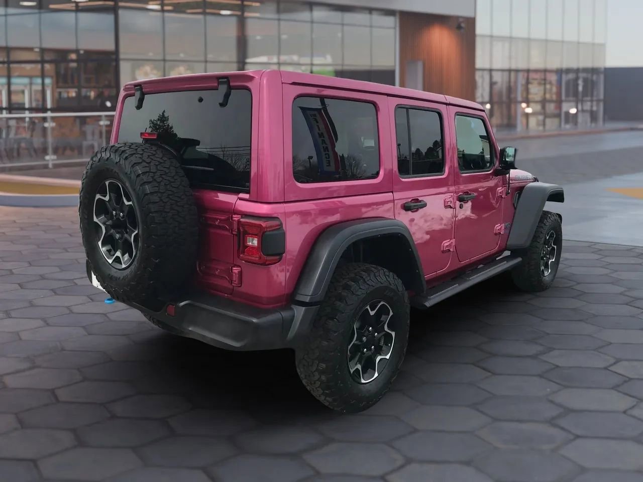 Used 2022 Jeep Wrangler Unlimited Rubicon 4xe w/ Cold Weather Group AWD/4WD image 5