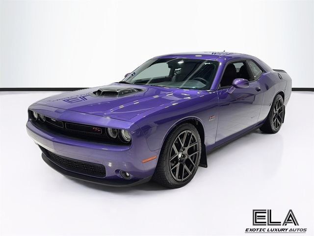 Used 2016 Dodge Challenger R/T RWD image 4