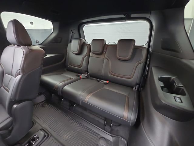 Used 2025 Nissan Armada SL image 39