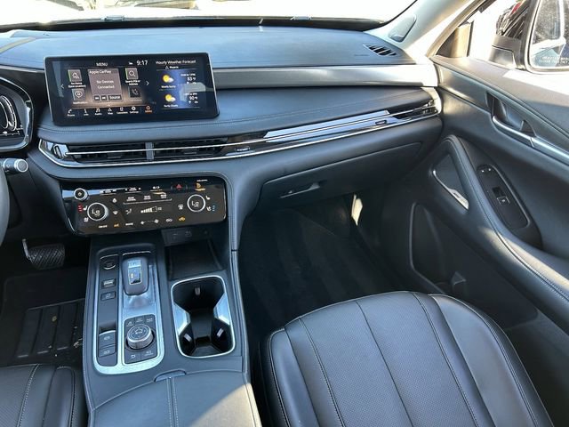 Certified 2025 INFINITI QX60 Luxe w/ Vision Package AWD/4WD image 17