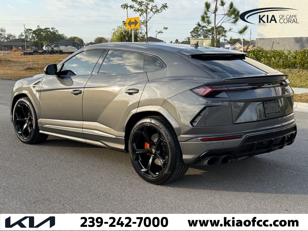 Used 2021 Lamborghini Urus image 12