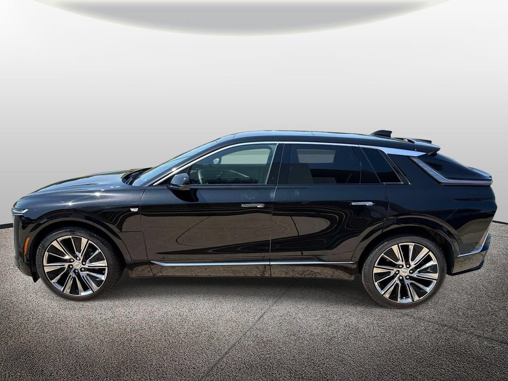 Certified 2025 Cadillac Lyriq Luxury w/ LPO, Floor Liner Package AWD/4WD image 3