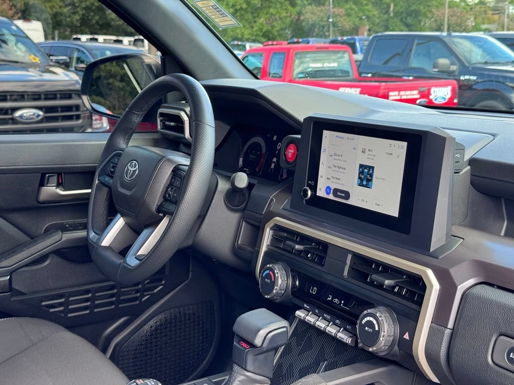Used 2025 Toyota Tacoma TRD Off-Road AWD/4WD image 5