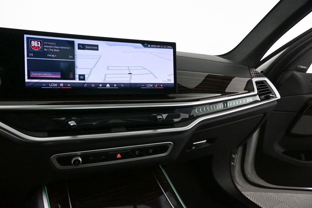 Used 2025 BMW X5 xDrive50e AWD/4WD image 5