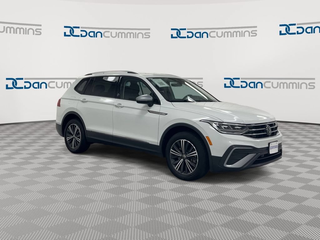 Used 2024 Volkswagen Tiguan SE AWD/4WD image 2