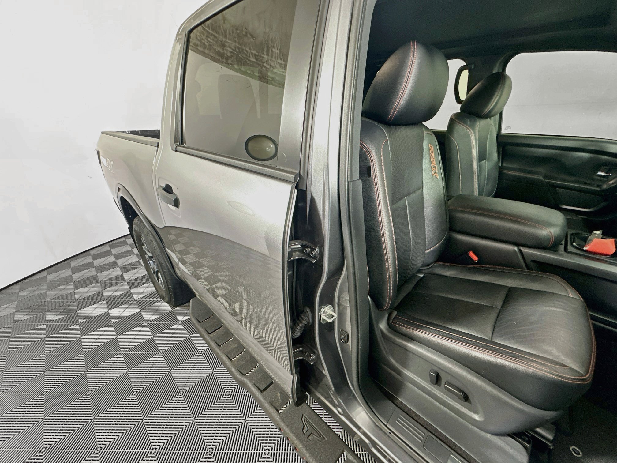 Used 2023 Nissan Titan PRO-4X w/ Pro-4x Convenience Package AWD/4WD image 28