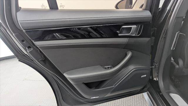 Used 2018 Porsche Panamera 4 w/ Premium Package AWD/4WD image 12