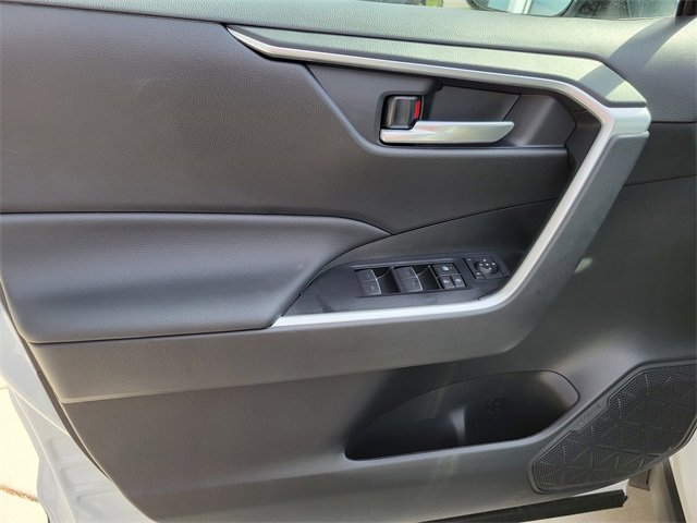 Used 2025 Toyota RAV4 XLE image 18