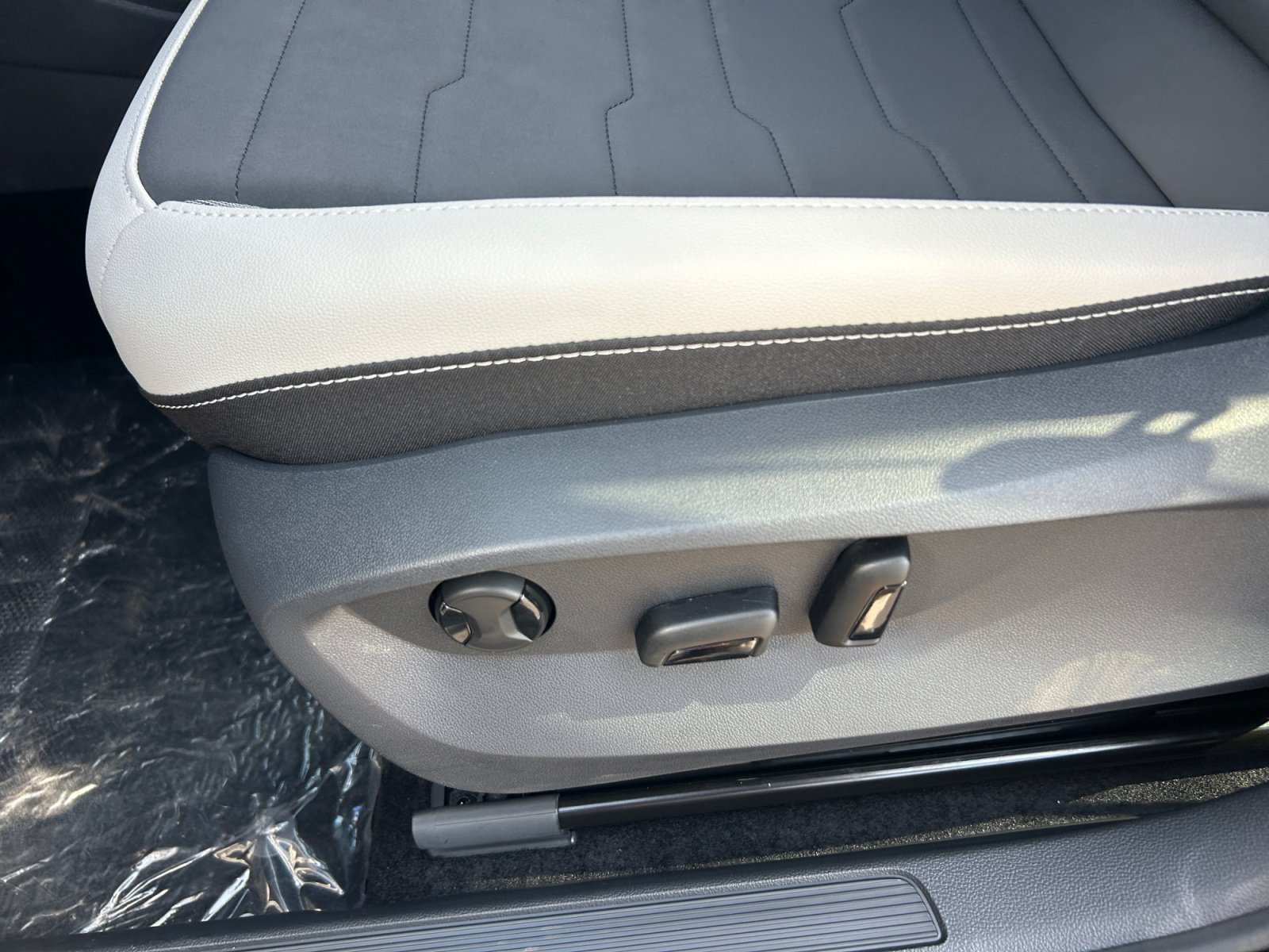 New 2026 Volkswagen Taos SE AWD/4WD image 14